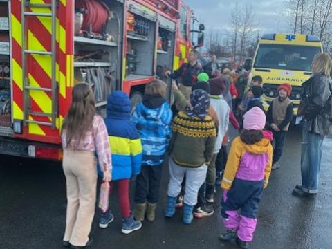 Árlegri heimsókn Slökkviliðs höfuðborgarsvæðisins í Austurbæjarskóla, þar sem þau hittu börn í 3. bekk og fræddu þau um eldvarnir í Eldvarnavikunni. 