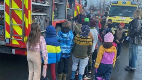 Árlegri heimsókn Slökkviliðs höfuðborgarsvæðisins í Austurbæjarskóla, þar sem þau hittu börn í 3. bekk og fræddu þau um eldvarnir í Eldvarnavikunni. 